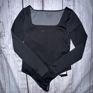 Nike HQ8296-011 Women's Medium Form Long-Sleeve Bodysuit, Black